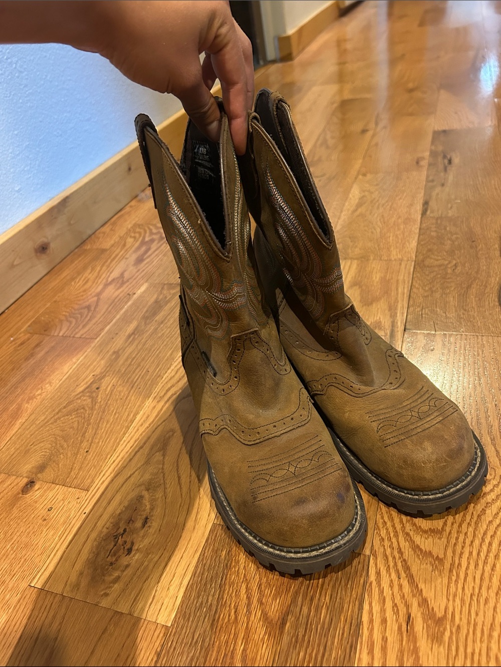 Justin Women’s 10 steel toe work boots